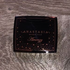 Anastasia Beverly Hills X Amrezy Highlighter